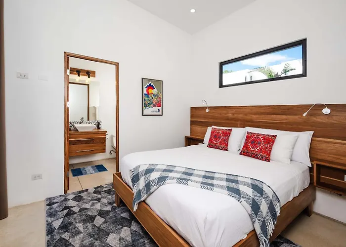 Serenity 2 Bedroom 1 Min Walk To The Holiday home
