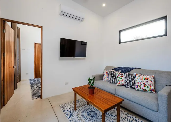 Serenity 2 Bedroom 1 Min Walk To The
