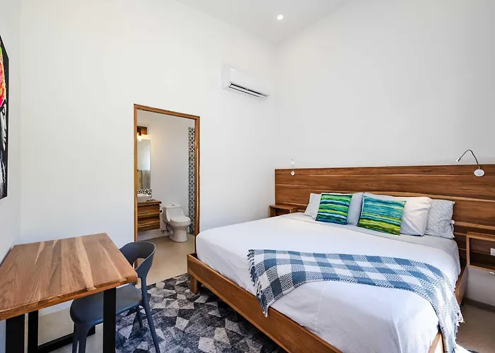 Serenity 2 Bedroom 1 Min Walk To The Holiday home