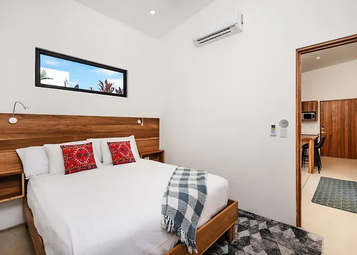 Serenity 2 Bedroom 1 Min Walk To The Holiday home